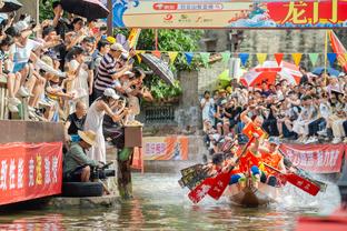 第二节6中5独取15分！里夫斯半场9中5拿下15分2板